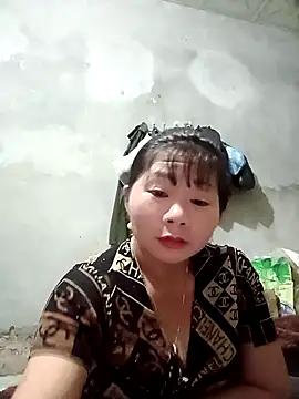 Snapshot of vangkt-cute chatting on January 17, 2026, 12:32 pm vangkt-cute online show from January 17, 2026, 12:32 pm