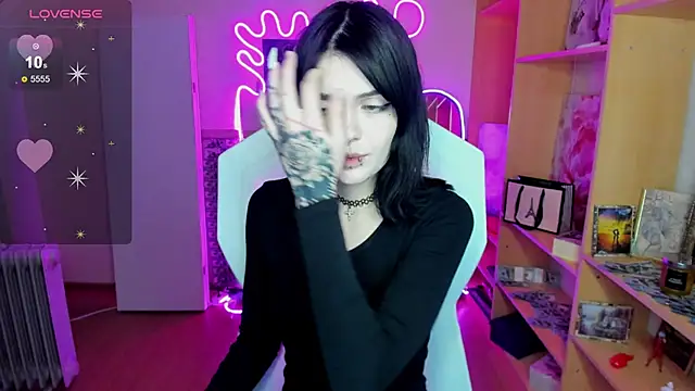 Snapshot of EmmaDarkk chatting on November 11, 2025, 8:58 am EmmaDarkk online show from November 11, 2025, 8:58 am