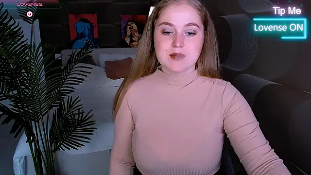 Kate Moan online show from November 26, 2025, 7:42 am