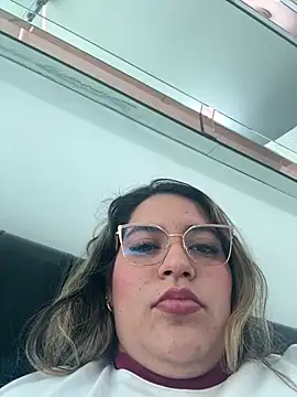 Snapshot of Amira_Malia chatting on May 16, 2026, 4:28 pm Amira Malia online show from May 16, 2026, 4:28 pm
