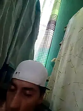 Snapshot of charlyver36 chatting on November 18, 2025, 2:21 pm charlyver36 online show from November 18, 2025, 2:21 pm