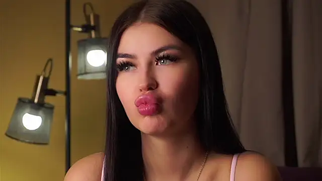 CoreenYorton online show from December 14, 2025, 1:11 am