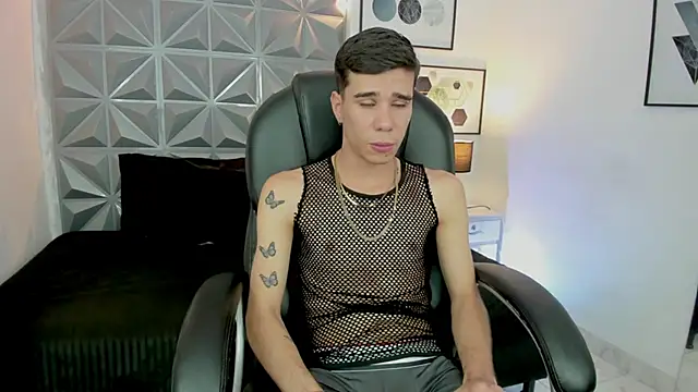 Snapshot of Gabo_white1 chatting on December 14, 2025, 2:11 pm Gabo white1 online show from December 14, 2025, 2:11 pm