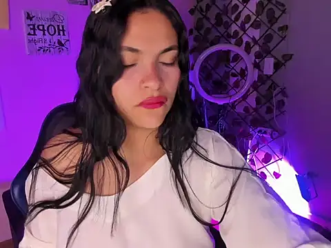 Alisson Evans   online show from November 24, 2025, 11:32 am