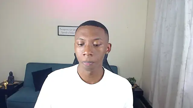 Snapshot of Miilo18 chatting on December 4, 2025, 8:50 pm Miilo18 online show from December 4, 2025, 8:50 pm