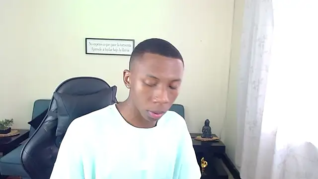 Snapshot of Miilo18 chatting on December 13, 2025, 9:09 pm Miilo18 online show from December 13, 2025, 9:09 pm