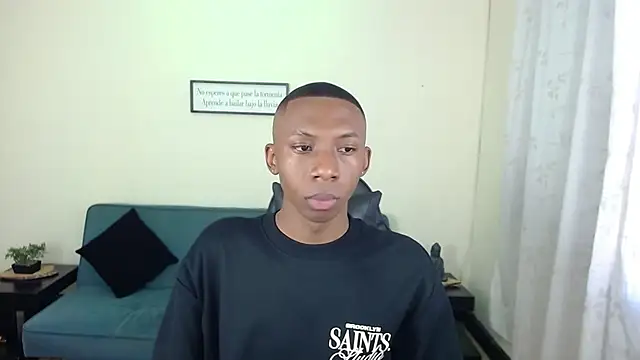 Snapshot of Miilo18 chatting on December 16, 2025, 8:36 pm Miilo18 online show from December 16, 2025, 8:36 pm