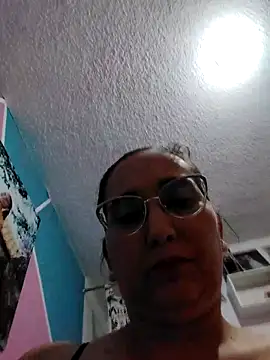 Snapshot of LaLey2702 chatting on December 2, 2025, 1:33 am LaLey2702 online show from December 2, 2025, 1:33 am