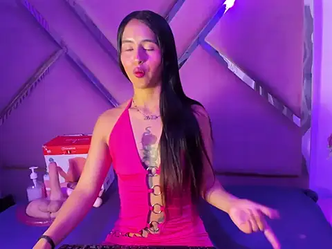 Snapshot of CloeMorenti_ chatting on November 19, 2025, 12:49 pm CloeMorenti online show from November 19, 2025, 12:49 pm