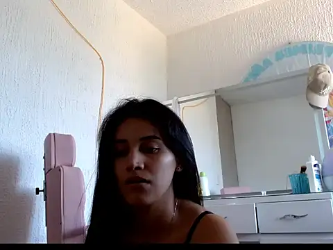 Snapshot of Fox_Alexandra chatting on January 18, 2026, 7:06 pm Fox Alexandra online show from January 18, 2026, 7:06 pm