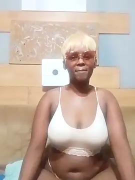 CurvyBabe36 online show from April 8, 2026, 10:10 pm