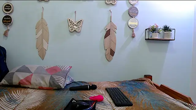 salomesmit666 online show from February 6, 2026, 7:39 pm