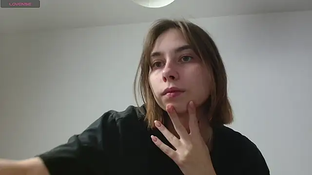 Dewkiss online show from November 19, 2025, 10:10 pm