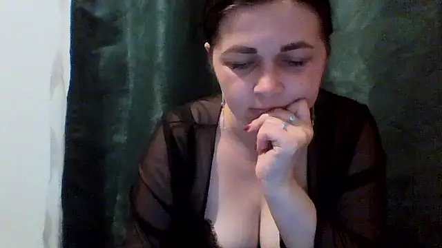 Vitalina282128 online show from June 3, 2026, 6:13 pm