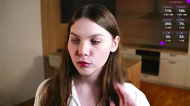 Snapshot of BelvaCaimi chatting on December 4, 2025, 5:28 am BelvaCaimi online show from December 4, 2025, 5:28 am