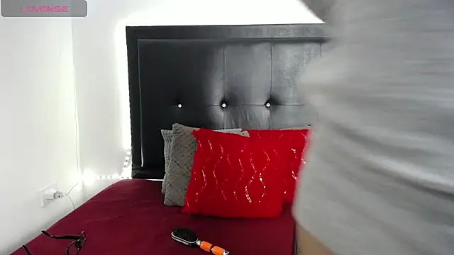 Snapshot of perla_stone_20 chatting on February 3, 2026, 12:31 am perla stone 20 online show from February 3, 2026, 12:31 am