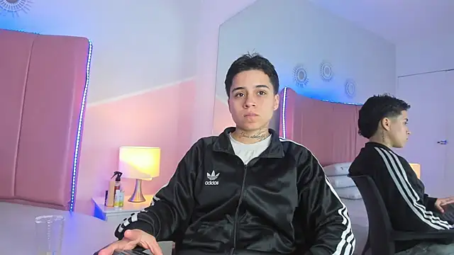 Snapshot of noah_wells chatting on November 13, 2025, 7:57 pm noah wells online show from November 13, 2025, 7:57 pm