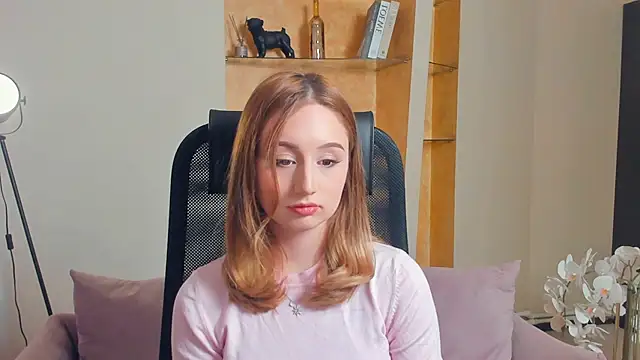 Snapshot of ReinaHenslin chatting on November 11, 2025, 8:25 am ReinaHenslin online show from November 11, 2025, 8:25 am