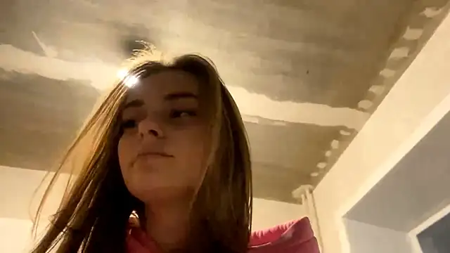 Snapshot of GeralynChiszar chatting on November 11, 2025, 5:18 am GeralynChiszar online show from November 11, 2025, 5:18 am