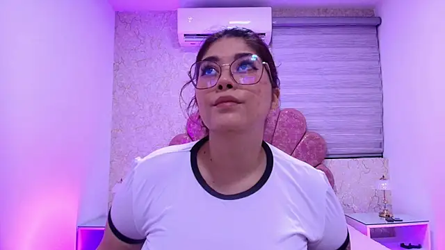 mia fontana  online show from December 3, 2025, 11:52 am