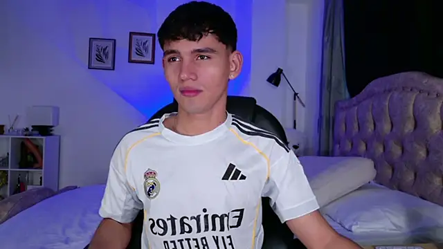 estebanperez 26 online show from April 8, 2026, 10:59 am