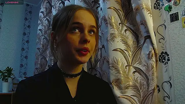 Snapshot of AlicaLOVEalisa777 chatting on December 15, 2025, 4:55 pm AlicaLOVEalisa777 online show from December 15, 2025, 4:55 pm