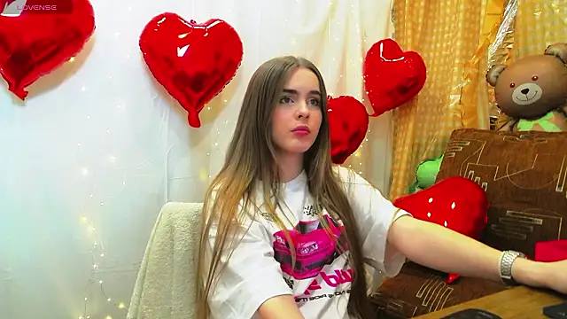 AlicaLOVEalisa777 online show from February 24, 2026, 11:03 pm