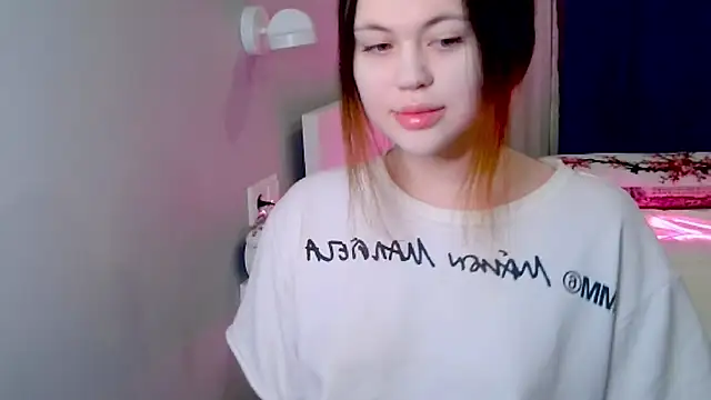 Snapshot of cuddlymisa chatting on November 11, 2025, 6:52 pm cuddlymisa online show from November 11, 2025, 6:52 pm