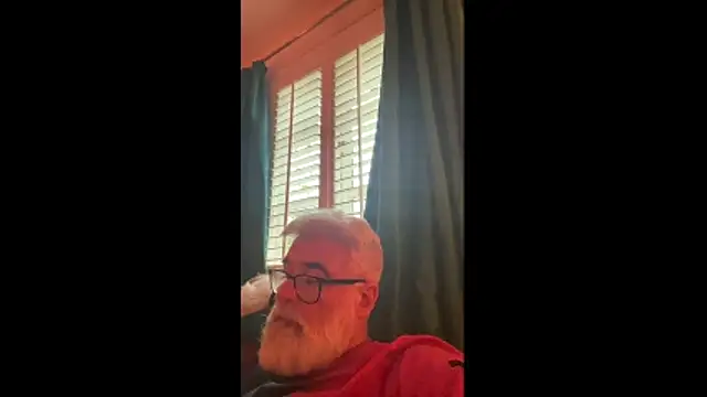 Snapshot of LeatherSdaddy chatting on November 27, 2025, 8:11 pm LeatherSdaddy online show from November 27, 2025, 8:11 pm