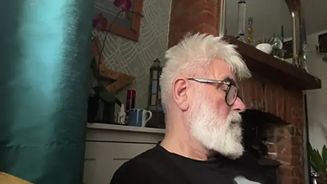 Snapshot of LeatherSdaddy chatting on November 29, 2025, 10:07 am LeatherSdaddy online show from November 29, 2025, 10:07 am