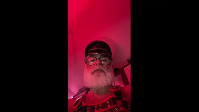 Snapshot of LeatherSdaddy chatting on November 29, 2025, 10:13 pm LeatherSdaddy online show from November 29, 2025, 10:13 pm