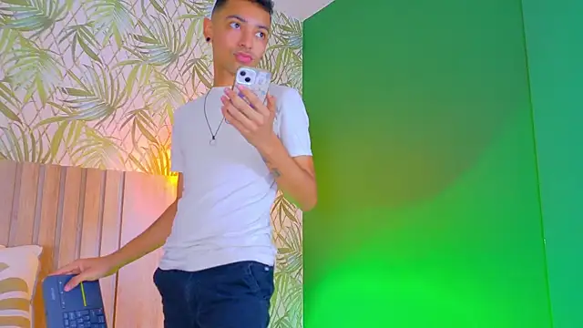 Snapshot of Imtavo chatting on November 19, 2025, 12:38 pm Imtavo online show from November 19, 2025, 12:38 pm