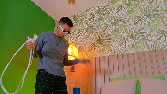 Snapshot of Imtavo chatting on November 26, 2025, 1:23 pm Imtavo online show from November 26, 2025, 1:23 pm