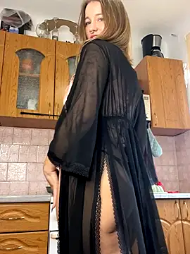 yourladyMary online show from November 25, 2025, 2:22 am