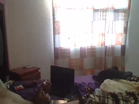 Snapshot of pareja4018 chatting on November 15, 2025, 1:29 pm pareja4018 online show from November 15, 2025, 1:29 pm