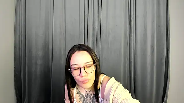 Snapshot of luckybunjenny chatting on November 20, 2025, 3:39 am luckybunjenny online show from November 20, 2025, 3:39 am