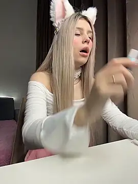 Snapshot of Olivia1Taylor1 chatting on November 25, 2025, 6:13 am Olivia1Taylor1 online show from November 25, 2025, 6:13 am