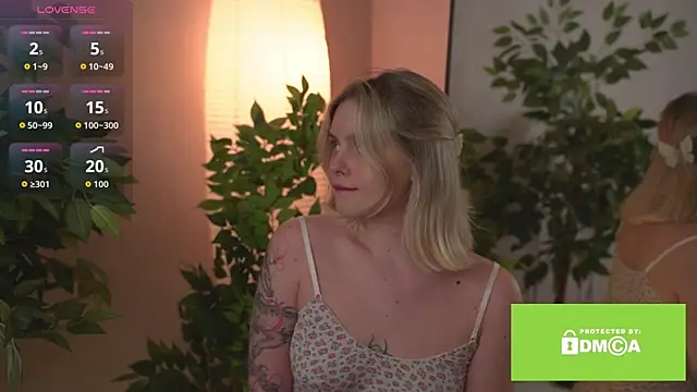 Snapshot of LilithEve_ chatting on November 12, 2025, 3:23 pm LilithEve online show from November 12, 2025, 3:23 pm