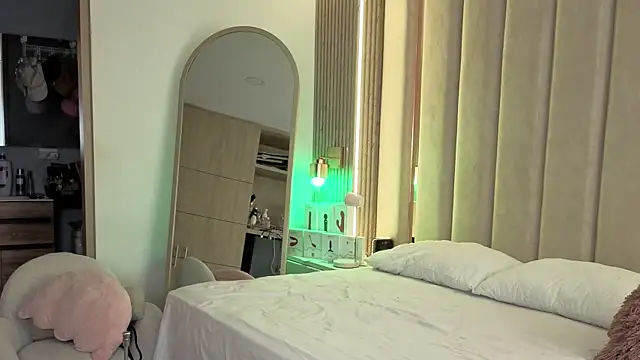 Snapshot of Iamnyxy chatting on December 2, 2025, 11:04 am Iamnyxy online show from December 2, 2025, 11:04 am