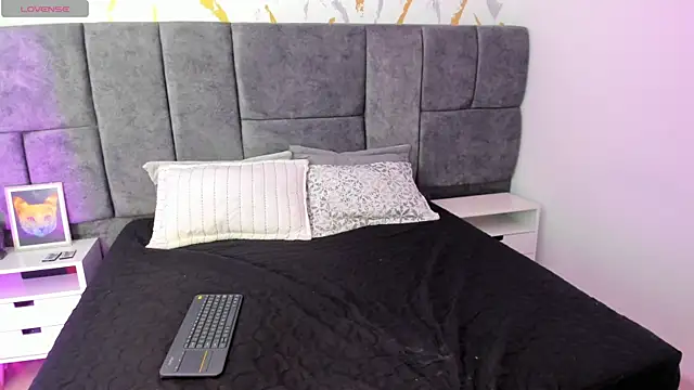 Atenea Velle online show from April 23, 2026, 3:41 am
