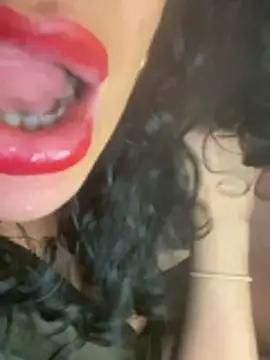 Deessenympho online show from February 3, 2026, 9:53 pm