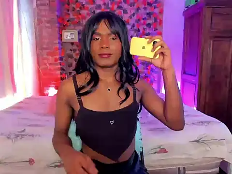 Snapshot of LaGoldenBitch chatting on November 24, 2025, 12:16 pm LaGoldenBitch online show from November 24, 2025, 12:16 pm