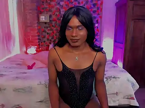 Snapshot of LaGoldenBitch chatting on December 3, 2025, 2:04 pm LaGoldenBitch online show from December 3, 2025, 2:04 pm