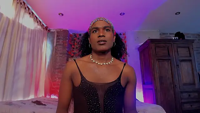 Snapshot of LaGoldenBitch chatting on January 6, 2026, 4:00 pm LaGoldenBitch online show from January 6, 2026, 4:00 pm