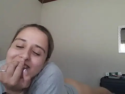 Snapshot of daddys_only_girl chatting on November 14, 2025, 8:35 am daddys only girl online show from November 14, 2025, 8:35 am