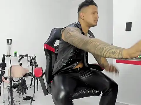 Snapshot of master_leather chatting on June 6, 2026, 5:39 pm master leather online show from June 6, 2026, 5:39 pm