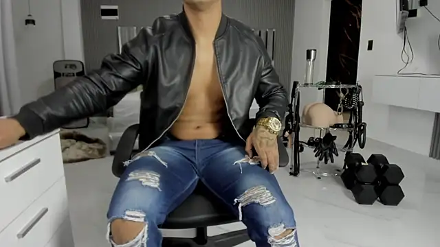 Snapshot of master_leather chatting on June 10, 2026, 8:30 pm master leather online show from June 10, 2026, 8:30 pm
