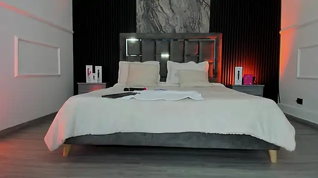 Laureenwells online show from March 13, 2026, 7:53 pm