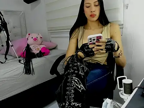 goddess of bitches online show from February 7, 2026, 3:32 am