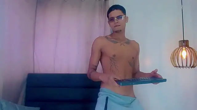 Snapshot of Isaacas_ chatting on November 18, 2025, 11:36 am Isaacas online show from November 18, 2025, 11:36 am